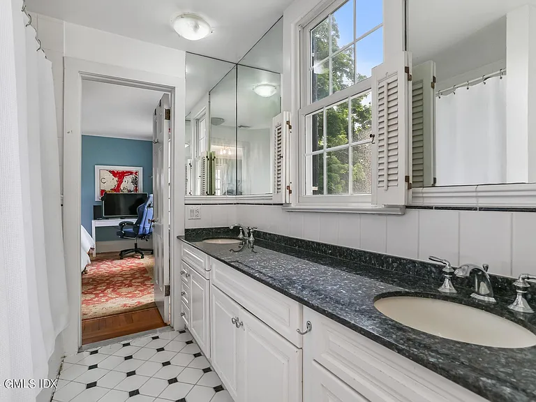 2 Quintard Ave — Photo 26