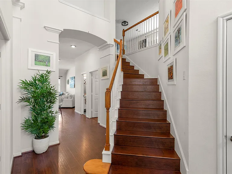 723 Avery Dr — Photo 4