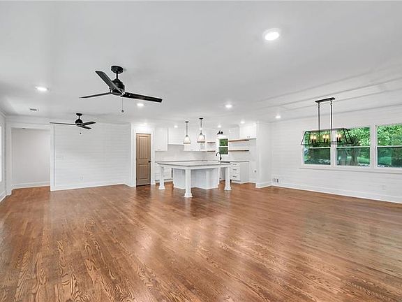 5th image of 2945 Piedmont Dr