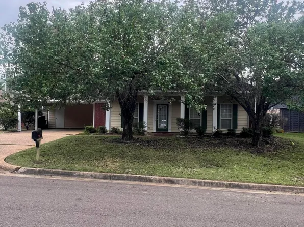 727 Hawthorn Green Dr, Ridgeland, MS 39157