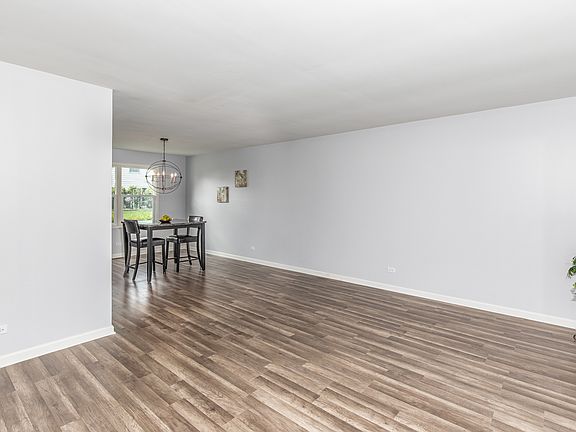 5th image of 828 Oakwood Dr