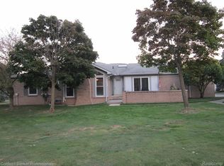 14455 Cove Creek Ct, Shelby Township, MI 48315