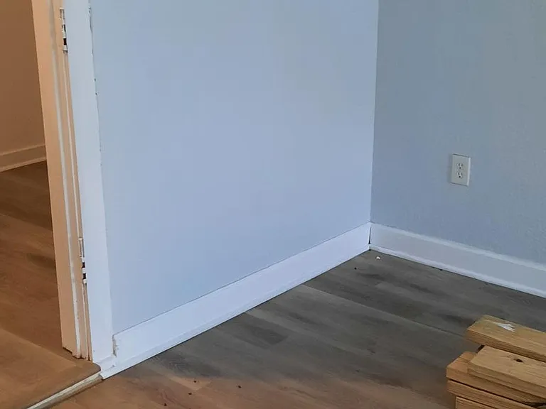 Extra room with laundry room. 
Can be a private office , game room or TV room.