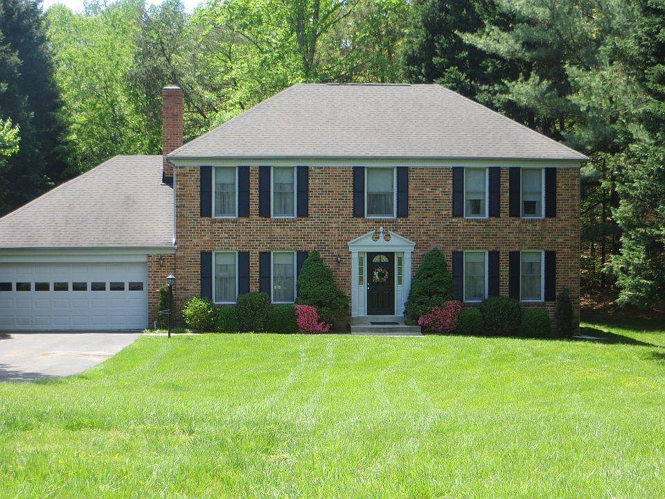 2nd image of 1328 Dickey Dr