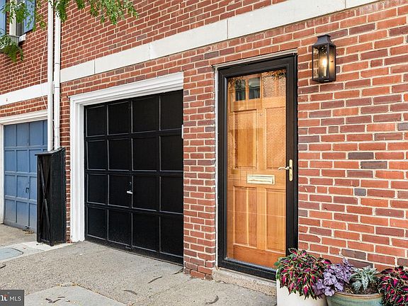 3rd image of 714 Lombard St