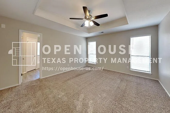 909 Sandhurst Dr — Photo 12
