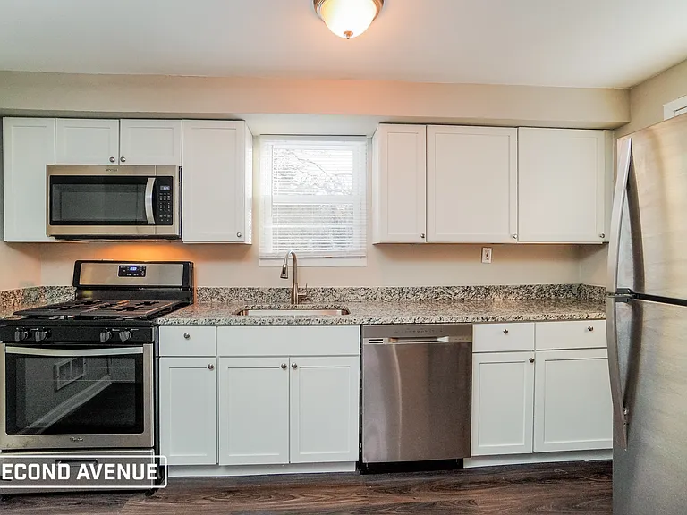 216 Grove Rd — Photo 9