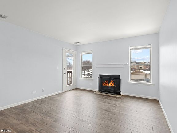 3rd image of 127 Glengarry Dr APT 207