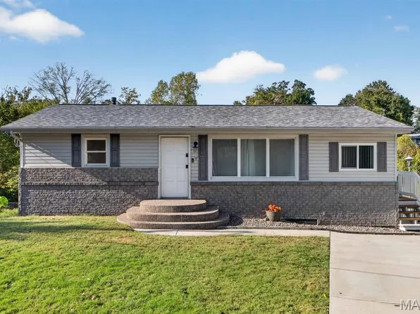 27 Lillian Dr, Saint Charles, MO 63304