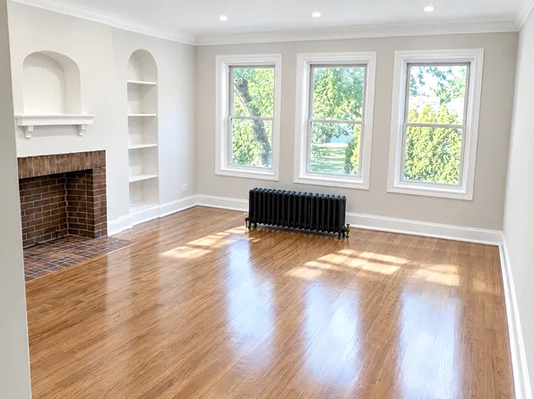 4831 Lee St APT 2, Skokie, IL 60077