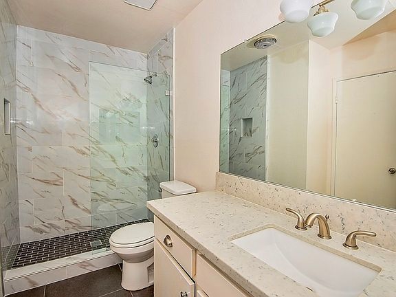 4th image of 4506 W 3rd St #2044