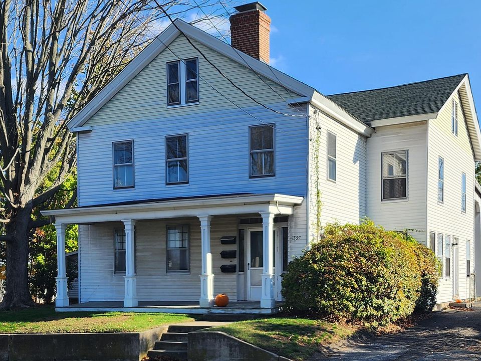 Entire 2nd floor apartment 3 bdrms, 3rd floor bonus rooms with waterview