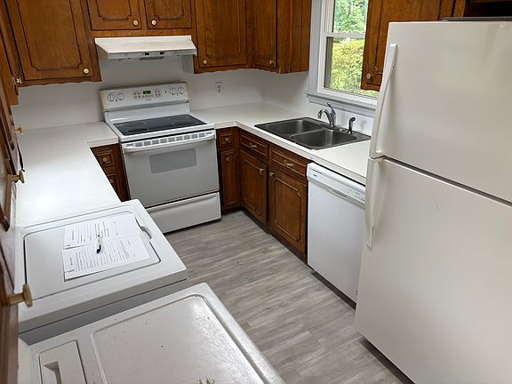 2nd image of 3608 Red Bud St