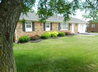 1032 Almond Dr, Vinton, VA 24179