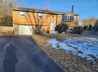 1920 Crandall Rd, Tiverton, RI 02878