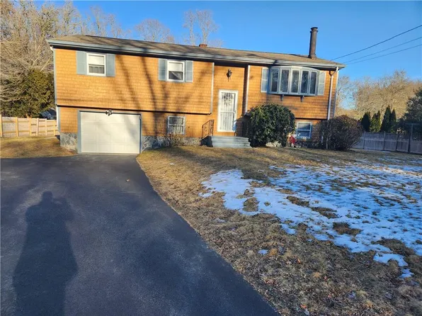 1920 Crandall Rd, Tiverton, RI 02878