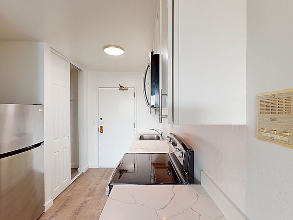 5th image of 3770 24th St APT 202