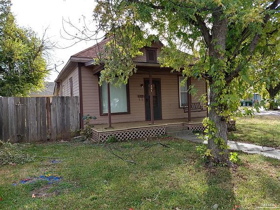 3rd image of 131 S Oakdale Ave