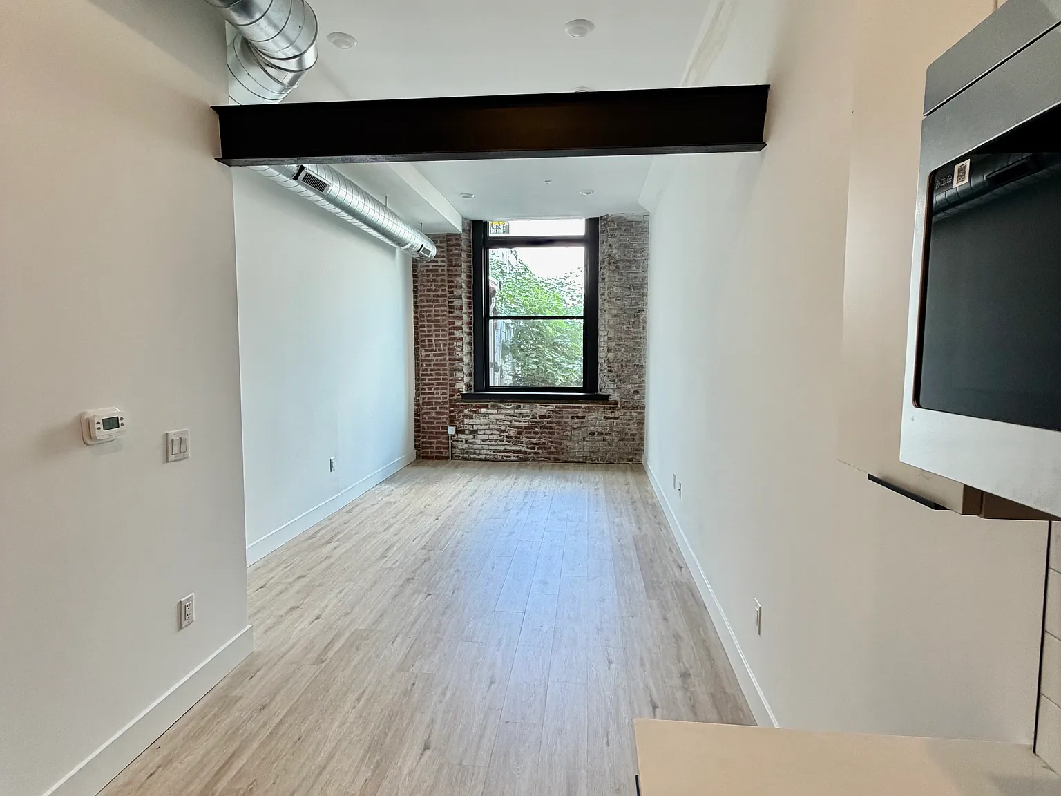 Studio, $900 — Photo 2