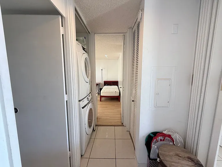 555 University Ave #1900 — Photo 5