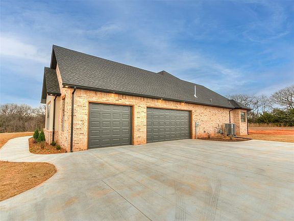 4th image of 5225 Oakwood Dr