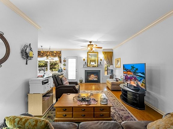 5th image of 9 Goffle Brook Ct