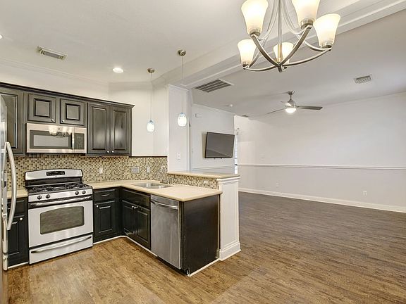 4th image of 2720 Bond Dr #32C