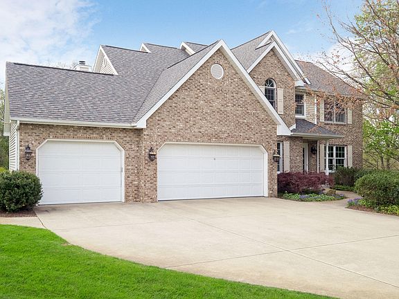 3rd image of 3939 Fieldstone Cir