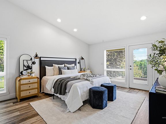 4th image of 2020 Primrose Ln