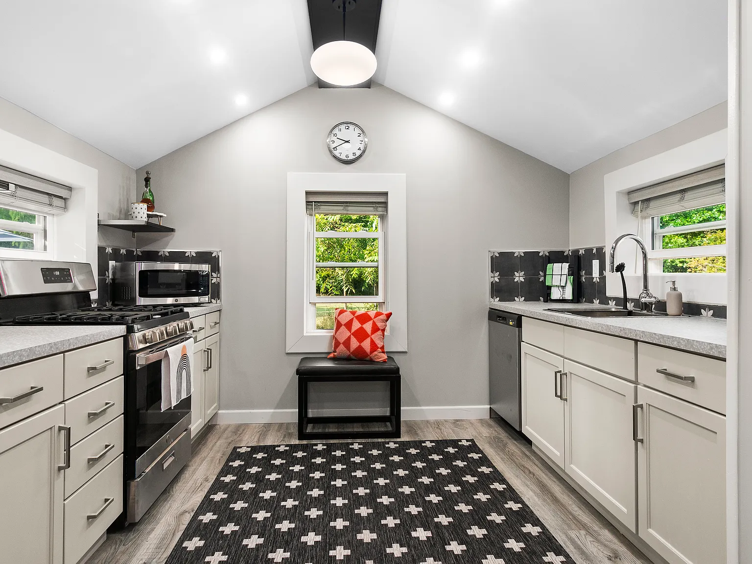 2 bed, 964 sqft, $1,800 — Photo 3