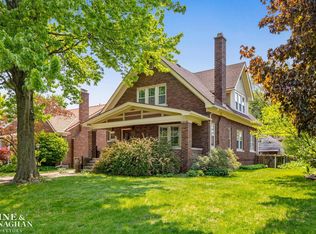 1427 Cadieux Rd, Grosse Pointe Park, MI 48230