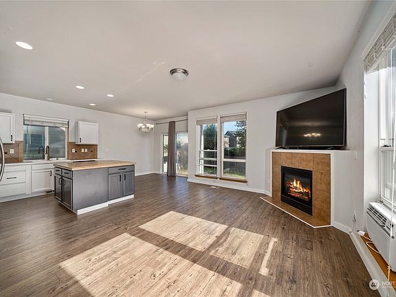 5th image of 2304 190th Street E