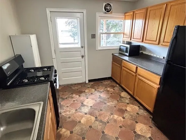 4243 Gladstone St — Photo 10