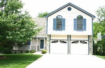 2nd image of 1524 NE Amanda Ln