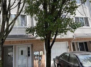 28 White Oak Ln, Staten Island, NY 10309