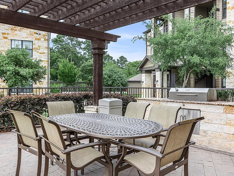 Willow Creek Apartments — Photo 19