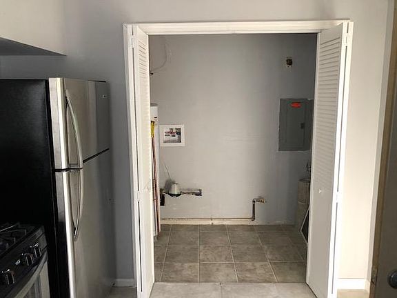 5th image of 251 Indianwood Blvd