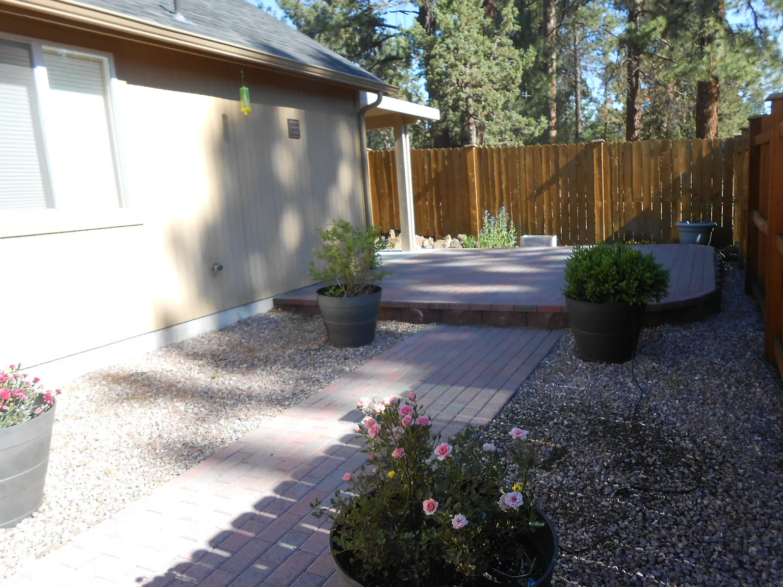 79 EC 20318 Knightsbridge Place - 1 — Photo 2
