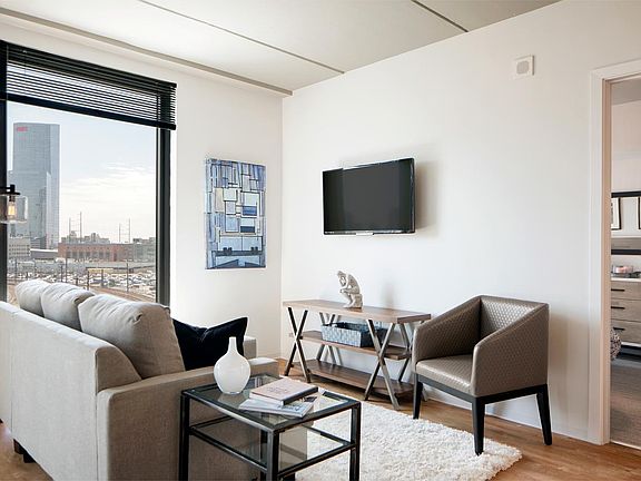 5th image of 3201 Race St APT 708