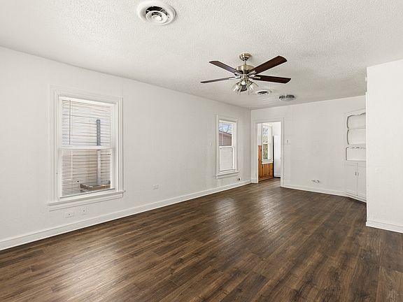 4th image of 2712 Lyle Ave