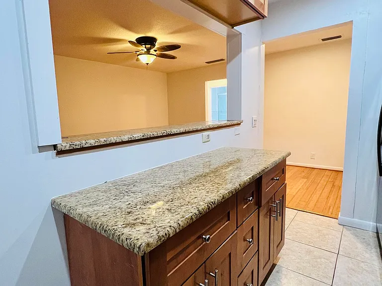 2404 NE 33rd Ave #12 — Photo 6