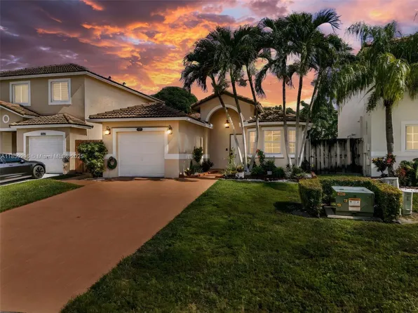 8711 SW 214th St, Cutler Bay, FL 33189