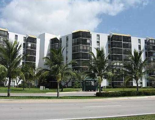 2nd image of 20500 W Country Club Dr APT 504
