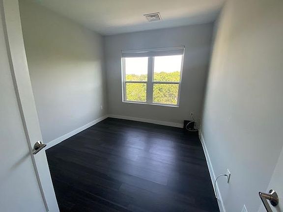 5th image of 999 Hancock St Unit 504