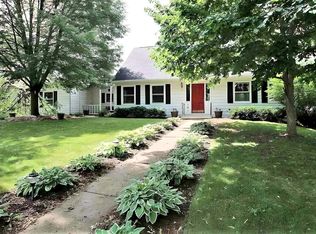 101 Arrowhead Dr, Green Bay, WI 54301