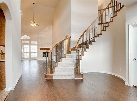3rd image of 706 Lorraine Ln