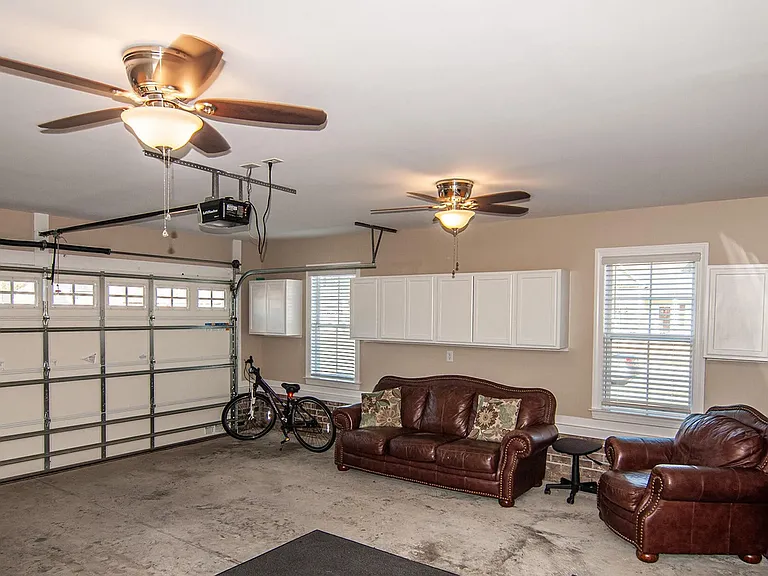 364 Crimson Dr — Photo 12