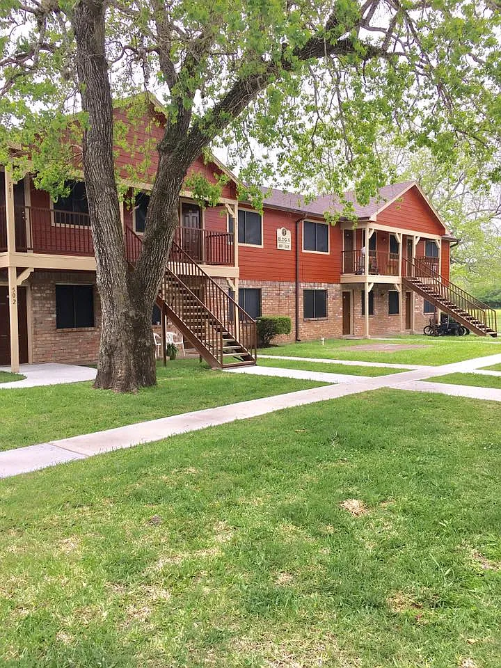 Ashley Court Apartments — Photo 2