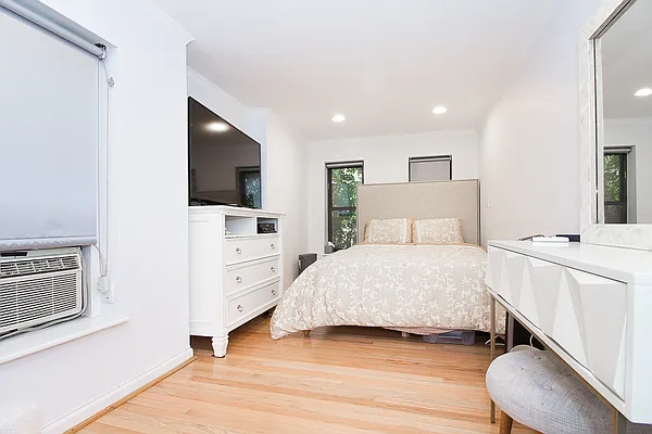 Rented by HH Realty | media 8