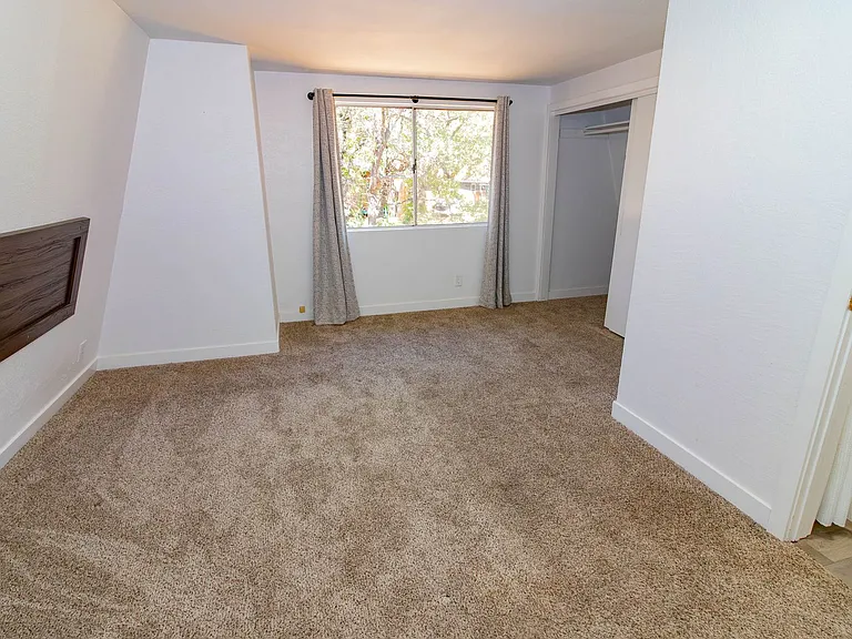 561 Los Angeles Ave — Photo 19